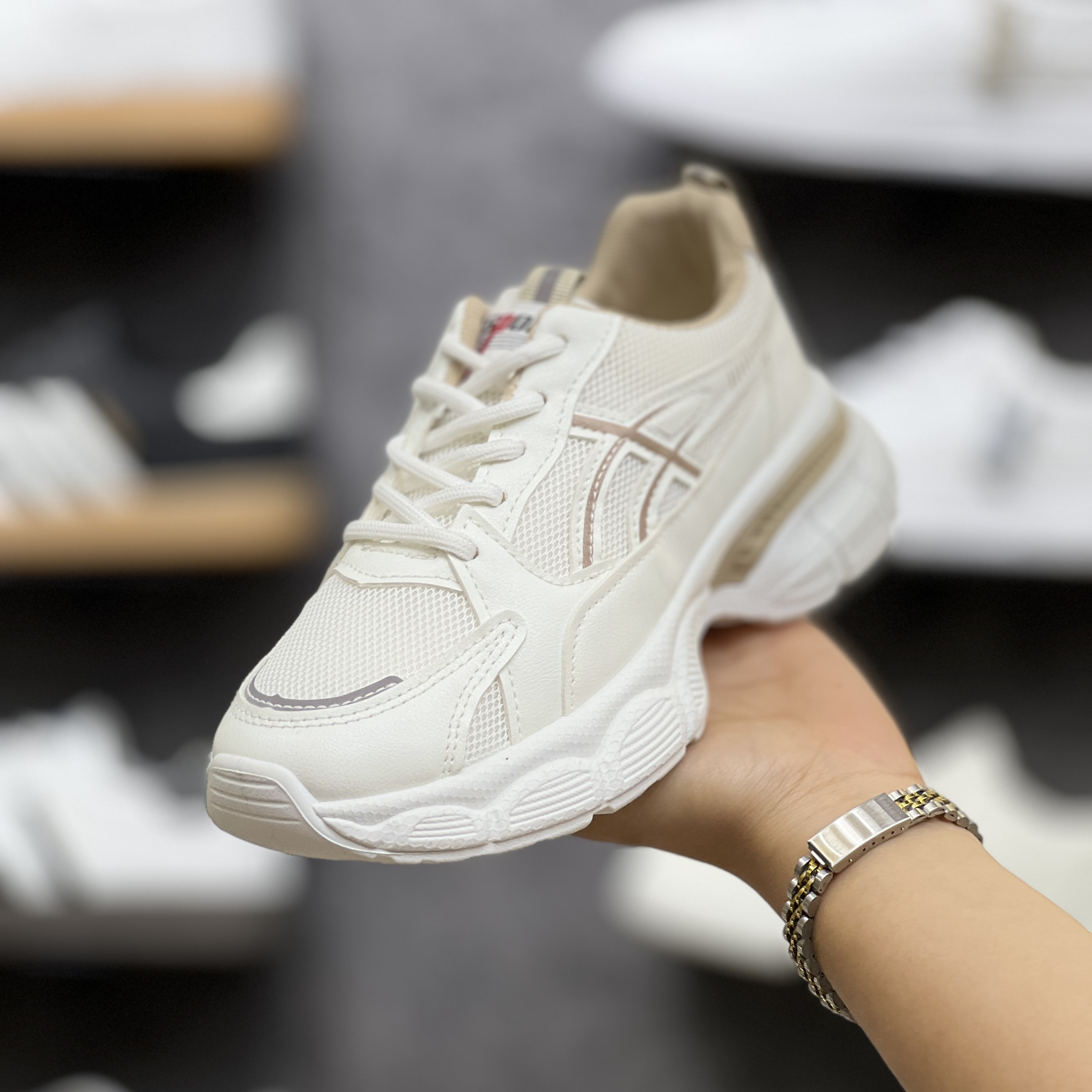 کتونی زنانه وارداتی K.Shoes فوقسبک و راحت، رنگ مشکی خط سفید، سفید طوسی و سفید کرم