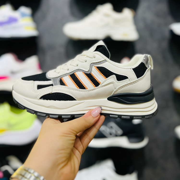 کتونی زنانه وارداتی K.Shoes سهخط اسپرت - تصویر 1