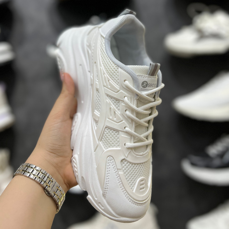 کتونی وارداتی K.Shoes زنانه رنگ سفید طوسی با لژ ۶ سانت و کفی نیمهطبی