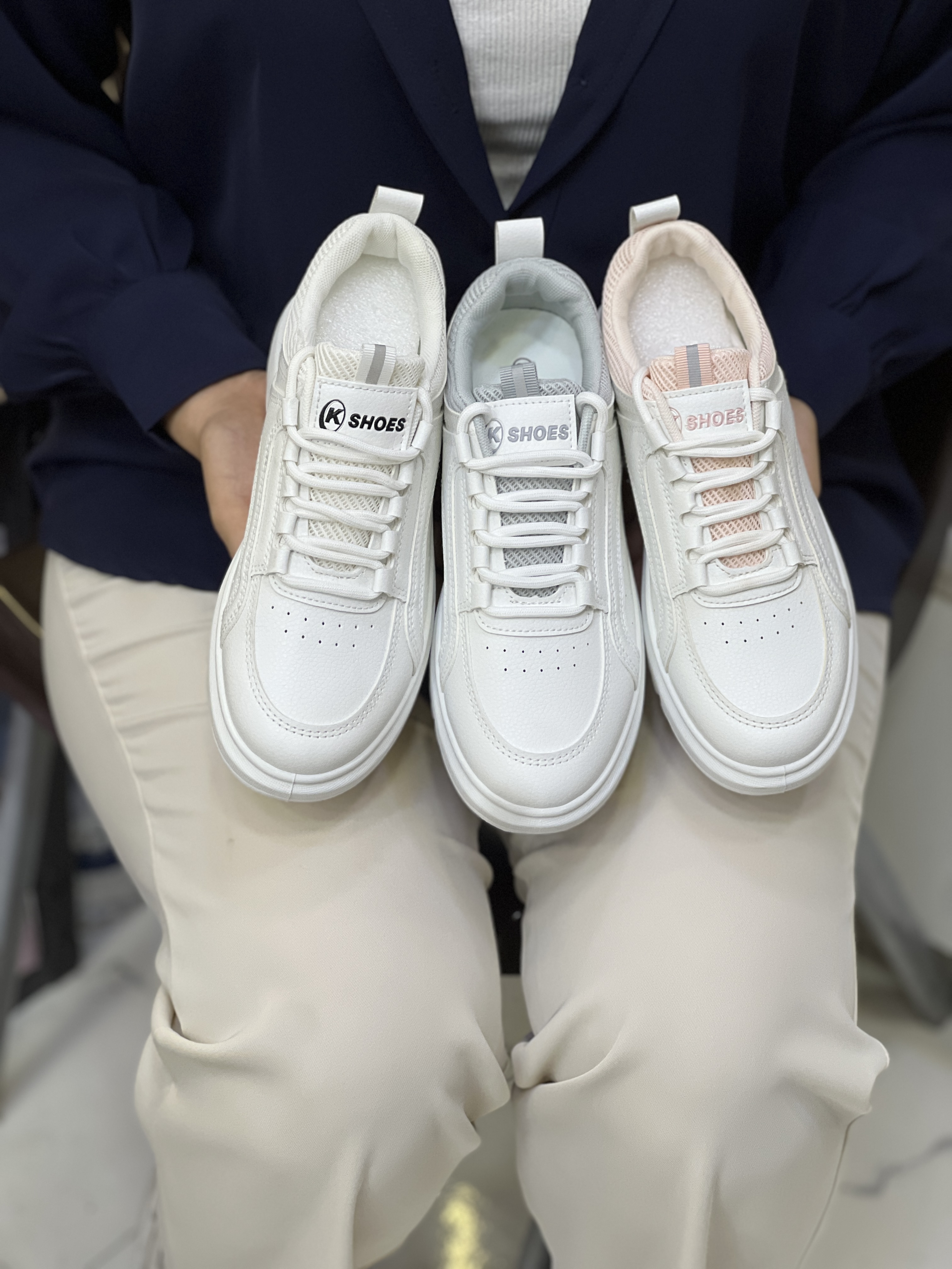 کتانی ونس دخترانه مدل(k shoes) مناسب روزمره و پیاده روی با رویه چرم مصنوعی رنگ سفید